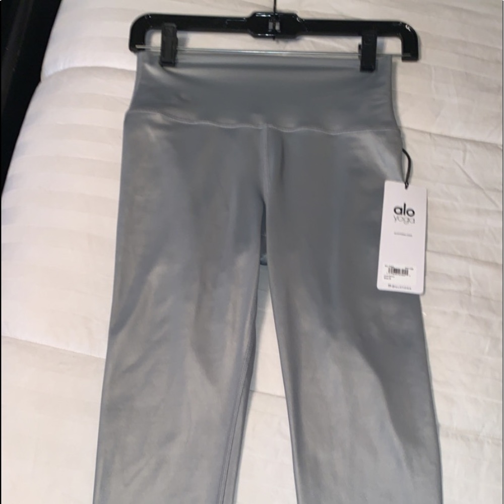 alo yoga leggings
